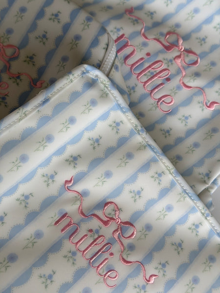 BLUE RIBBON FLORAL ROADIE - LARGE